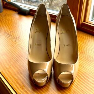 Worn twice high heels Christian Louboutin ( Paris) patented leather